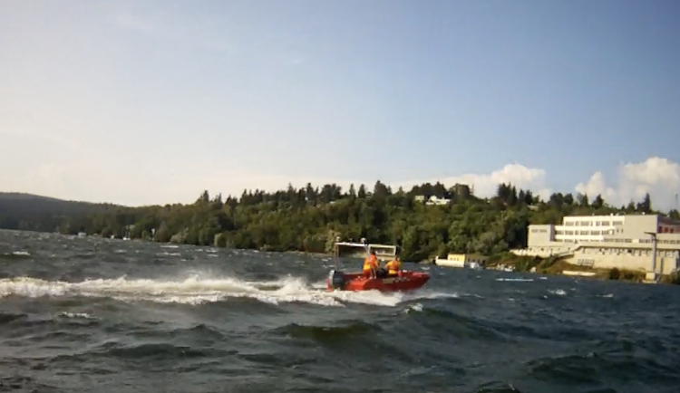 Na Pryglu měli strážníci napilno. Zachraňovali paddleboardistu i výletníky