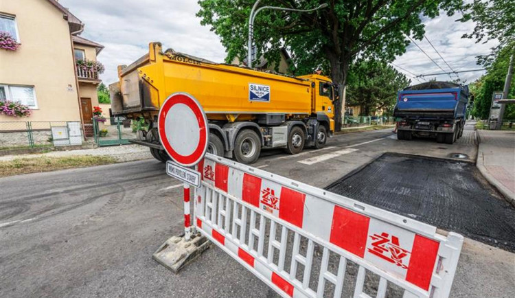Heroltická ulice v Jihlavě je částečně uzavřená. MHD místem jezdí beze změn