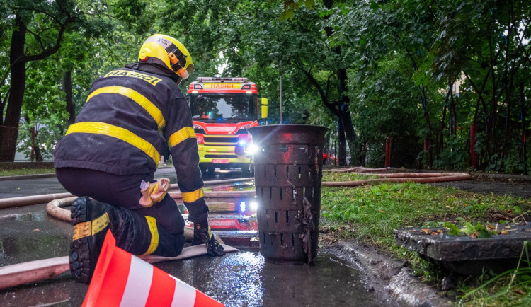 Účet za silné bouřky. Hasiči v kraji vyjížděli k bezmála 120 událostem