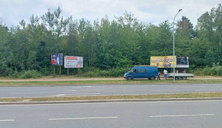 Dříve odstraněné billboardy se opět vrací na městské výpadovky