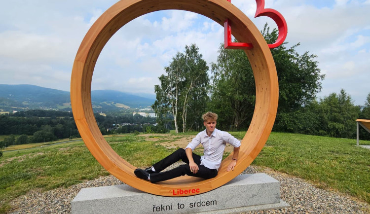 Autor podoby fotopointu ve Vesci student Aleš Vlček.