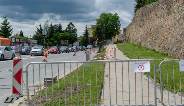 Řidiče v Jihlavě čeká zkouška trpělivosti. Začne velká oprava průtahu