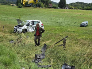 Nehody, požár traktoru i odchyt hada. Hasiči o víkendu vyjížděli k 60 událostem