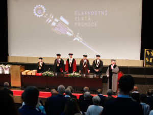 Historicky první zlaté promoce na liberecké univerzitě: Absolventi se vrátili po padesáti letech