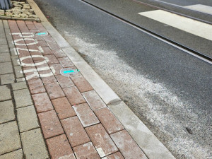 Pozor, přechod. Pěší v Liberci poprvé varují světla umístěná přímo v přechodu pro chodce