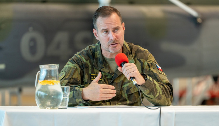 Bývalý šéf generálního štábu Karel Řehka se bude podílet na bezpečnosti univerzity