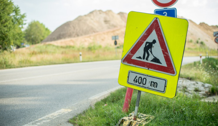 Hlavní tah v Blatné čeká dvouměsíční oprava. Řidiči musí počítat s komplikacemi