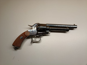 historický perkusní revolver