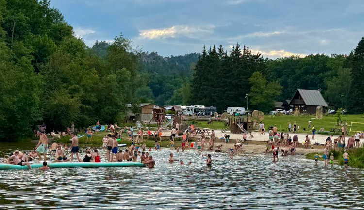Většina koupališť v Libereckém kraji má výbornou kvalitu vody ke koupání