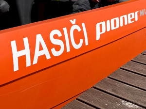 Nový pomocník jabloneckých hasičů při zásazích na vodní hladině - motorový záchranný člun Pioner