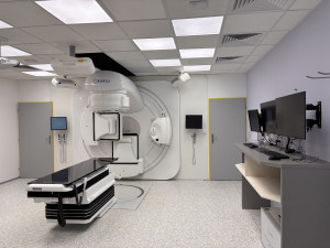 Přesnější a šetrnější léčba nádorů. V liberecké nemocnici už pracují všechny nové lineární urychlovače