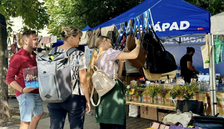 Dobročinný bazar nepotřebných kabelek podpoří děti z náhradních rodin