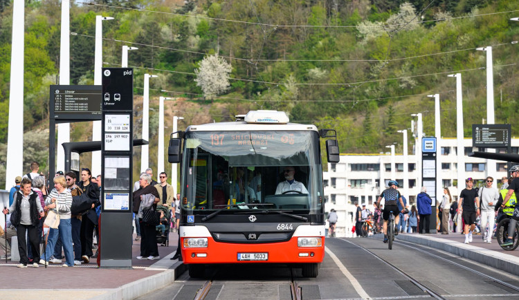 Dopravní podnik nakoupí 200 nových autobusů za 1,58 miliardy