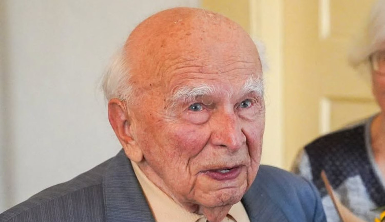 Ve věku nedožitých 104 let zemřel pedagog, matematik a válečný veterán František Hercl