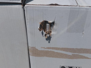 Celníci zastavili při silniční kontrole dodávku plnou nekolkovaných cigaret