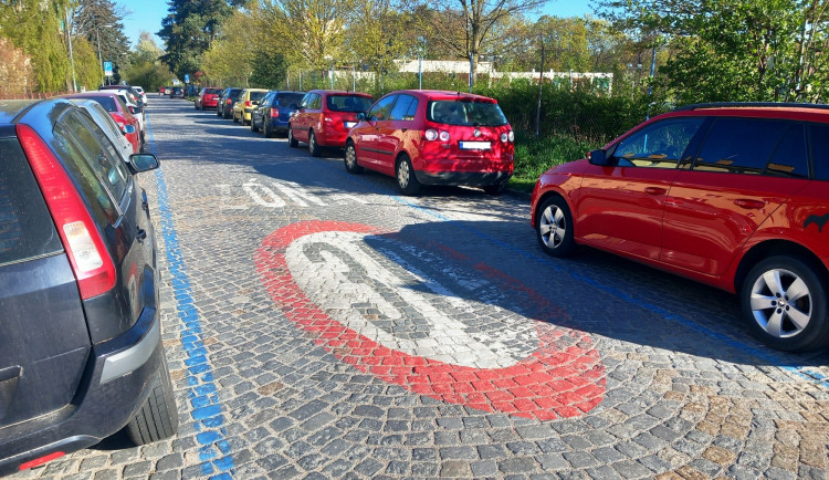 Podvodníci zneužívají jihlavskou parkovací aplikaci. Řidička přišla o 15 tisíc korun