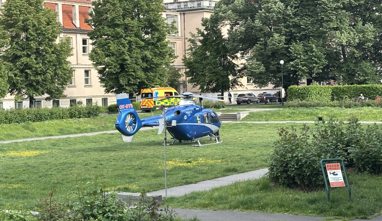 Konec přistávání vrtulníků u metra, Praha postaví první plovoucí heliport v Česku