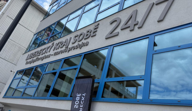Liberecký kraj otevřel vlastní vzorovou prodejnu s nepřetržitým provozem