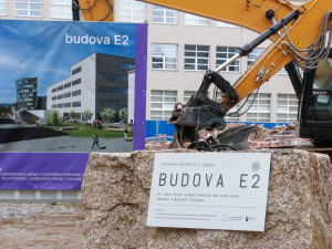V Liberci začala stavba budovy za půl miliardy. Přestěhuje se sem fakulta i knihovna