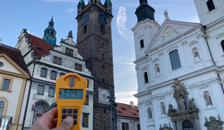 Lovci záření naměřili radioaktivitu na nádražích i v centrech českých měst