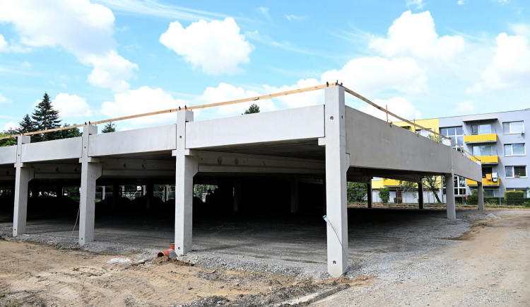 Písek nabídne na sídlišti Jih 30 parkovacích míst k pronájmu pro rezidenty