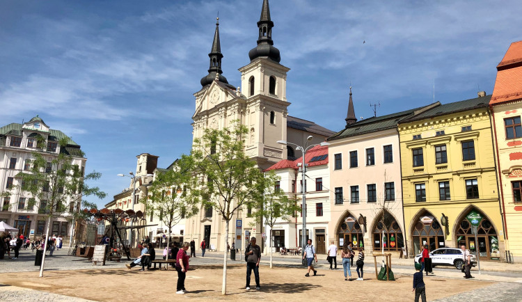 Výkaly, hygiena v umyvadle, útok na sestřičku. Jihlavany trápí agresivní mladá žena