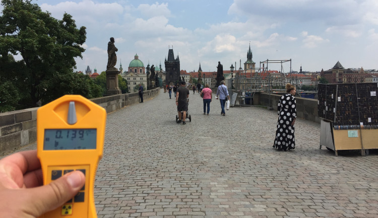 Lovci záření naměřili radioaktivitu na nádražích i v centrech českých měst