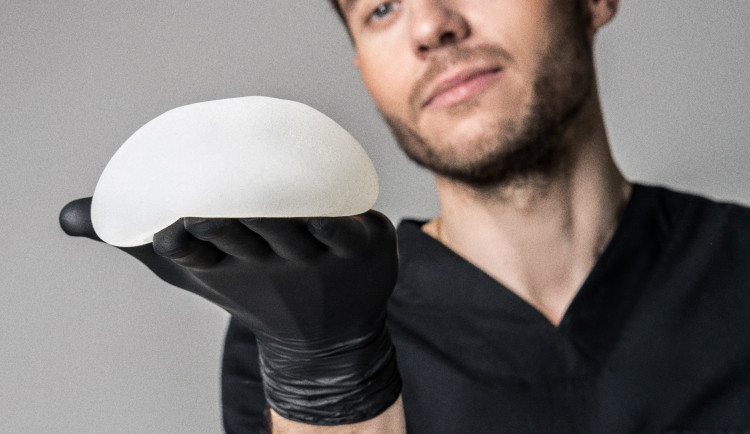 Pražané letos poztráceli tisíce předmětů. Dokonce i paddleboard nebo prsní implantát