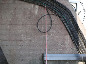 Je to sklo nebo plast? Vandal zkoušel odolnost ikonického Ještědu kameny, teď mu hrozí trest