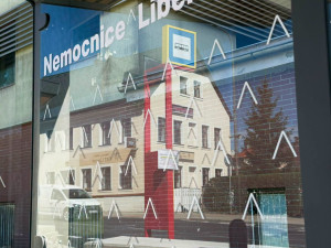 Autobusová zastávka u liberecké nemocnice konečně slouží cestujícím