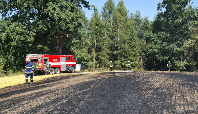 Hrozba požárů narůstá. Hasiči krotí plameny v extrémní zátěži