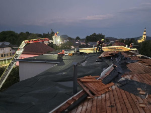 Nový Bor po bouřce uzavřel Lesní hřbitov. Obyvatele žádá o opatrnost