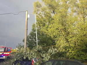 Nový Bor po bouřce uzavřel Lesní hřbitov. Obyvatele žádá o opatrnost