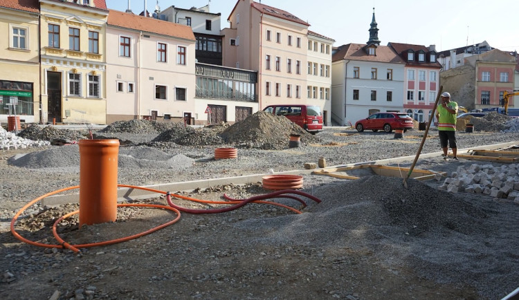 Náměstí v České Lípě dostane novou dlažbu. Vznikne i obrys bývalého kostela