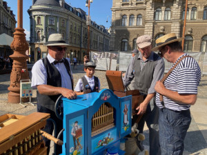 Rozmanité cimprkaslíky i žertovný průvod. Do Liberce se vracejí flašinetáři