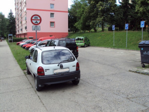 Rychtářská. Stojí se, kde se dá.