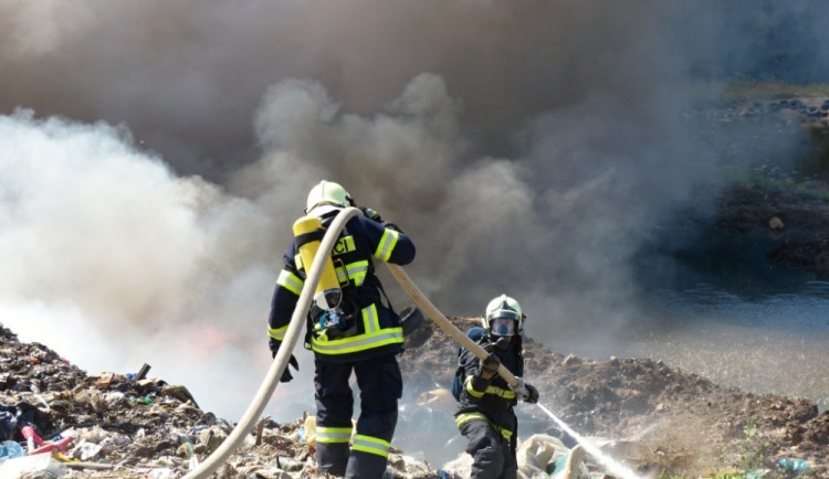 Požár skládky v Druzcově