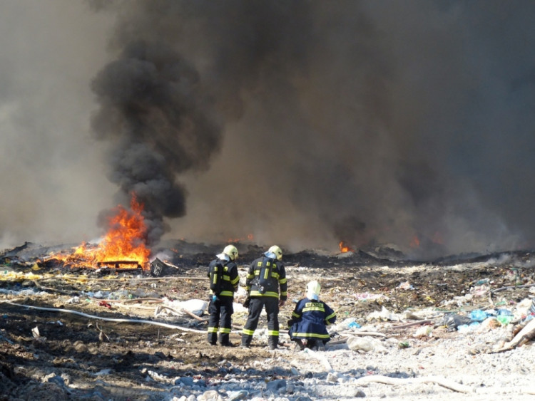 Požár skládky v Druzcově