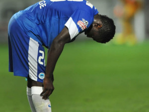 Dzon Delarge nechal na hřišti všechno a po zápase věnoval svůj dres fanynce.