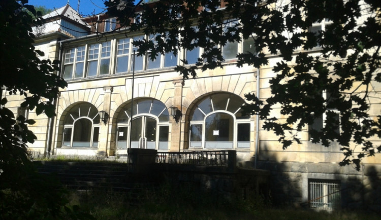 Čelní pohled na budovu