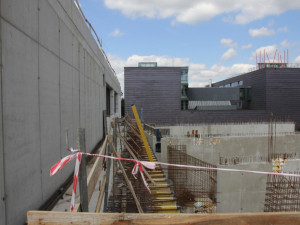 Pohled na zatím nejčerstvější přírůstek kampusu, budovu L