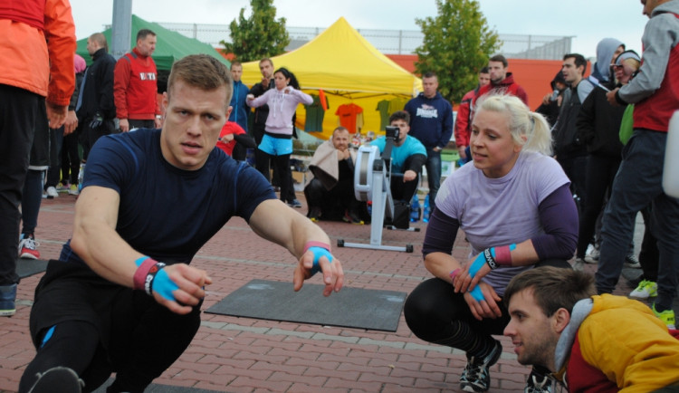 Udělat padesát dřepů na jedné noze? Zkuste si to