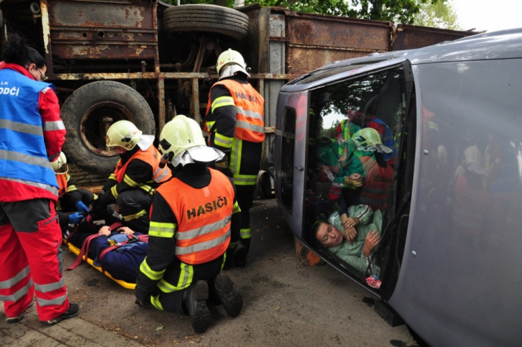 Cvičná nehoda autobusu v Hrádku nad Nisou