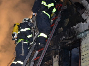 Požár v ulici Na Svahu. Foto: HZSLK/Tomáš Erban