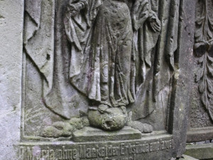 Studánka kdysi vyléčila malého chlapce. Jeho otec na místě nechal postavit sousoší.