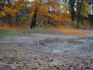 Zvlněný terén pro cyklisty- Teď to ale nezkoušejte, terén je měkký a daleko nedojedete