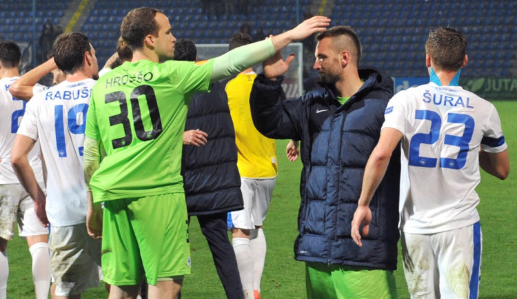 Přemysl Kovář celé utkání neodchytal. Po vyloučení ho nahradil Hroššo