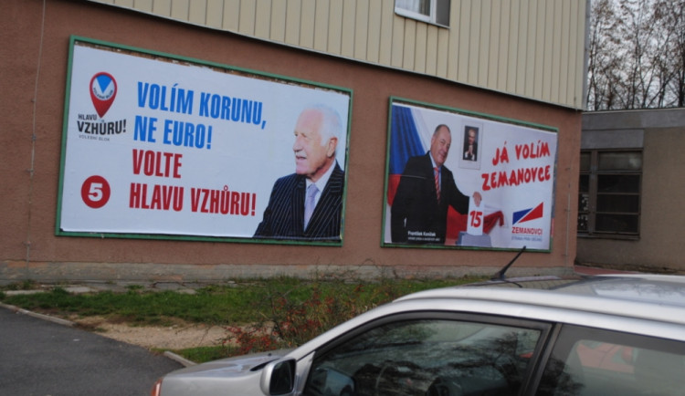 Na Hokejce jsou vedle sebe Klausovci a Zemanovci