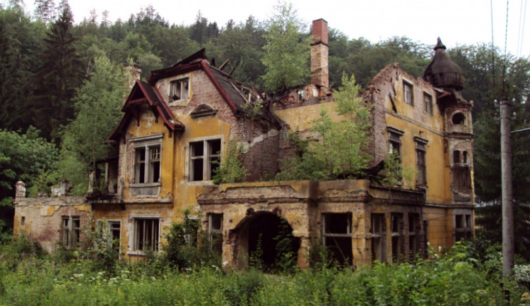 Takhle vila vypadala před dvěma lety