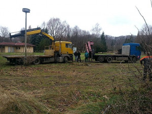 První zájemci si odvezli stavební buňky z Frýdlantu
